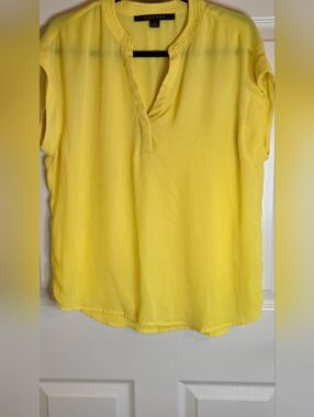 Cynthia Steffe M Bright Yellow Split-Neck Shrtslv Women's Top Blouse
